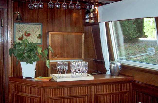French hotel barge Athos - canal du midi France - bar