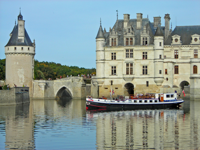 French Barge Nymphea - Cruising the Loire Valley, France