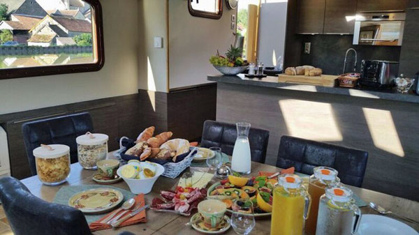 French Hotel Barge Grand Cru - Cruising