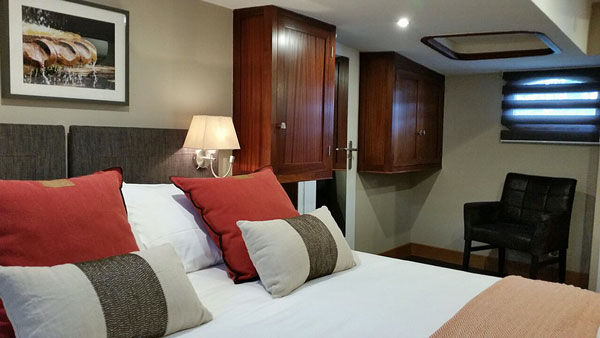 French Hotel Barge Grand Cru - Cruising
