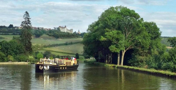 French Hotel Barge Grand Cru - Cruising