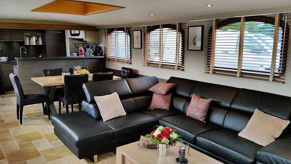 French Hotel Barge Grand Cru - Cruising