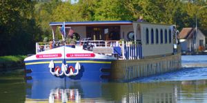 Hotel Barge Renaissance - Barging in the French Canal de Briare - www.BargeCharters.com