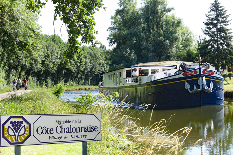 Barge charter cruises blog Barging blog - Finesse cruising on the Canal du Centre