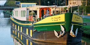 Hotel Barge LA NOUVELLE ETOILE - Barging in Germany and Luxembourg - www.BargeCharters.com