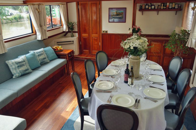 French hotel barge Anjodi - Salon and Dining