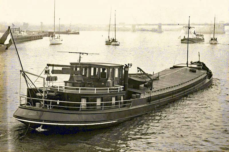 Hotel Barge Anjodi in 1950