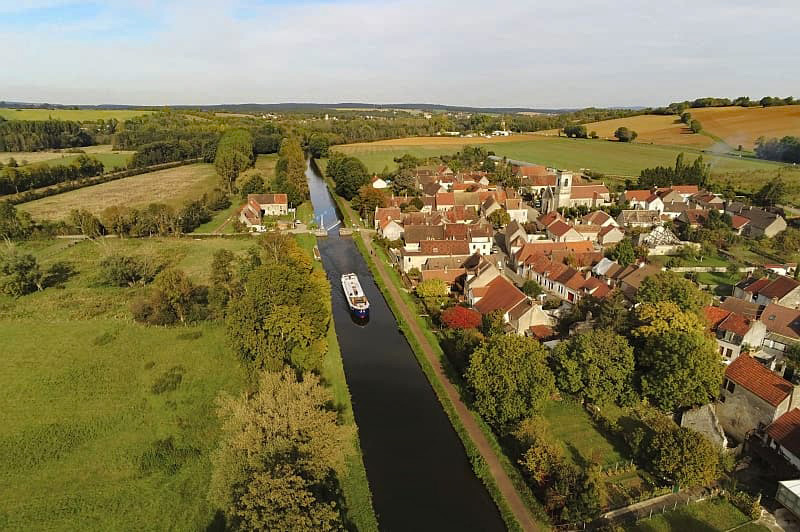 Barge l'Art de Vivre Barging cruise canal du nivernais