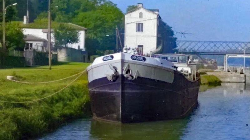 Barge l'Art de Vivre as Narval