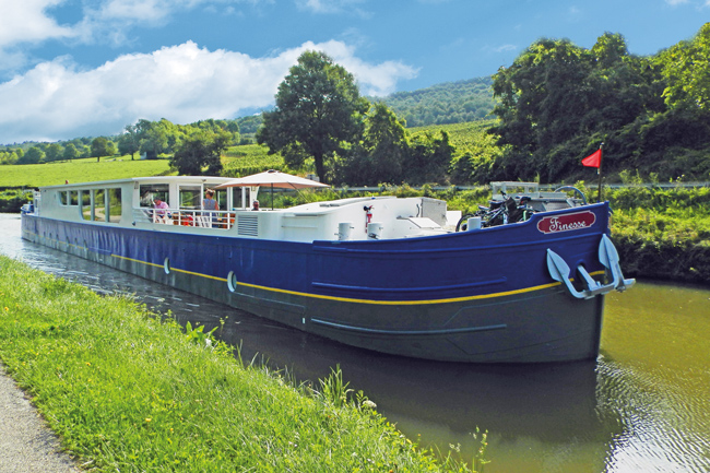 French Barge Finesse - Cruising Southern Burgundy