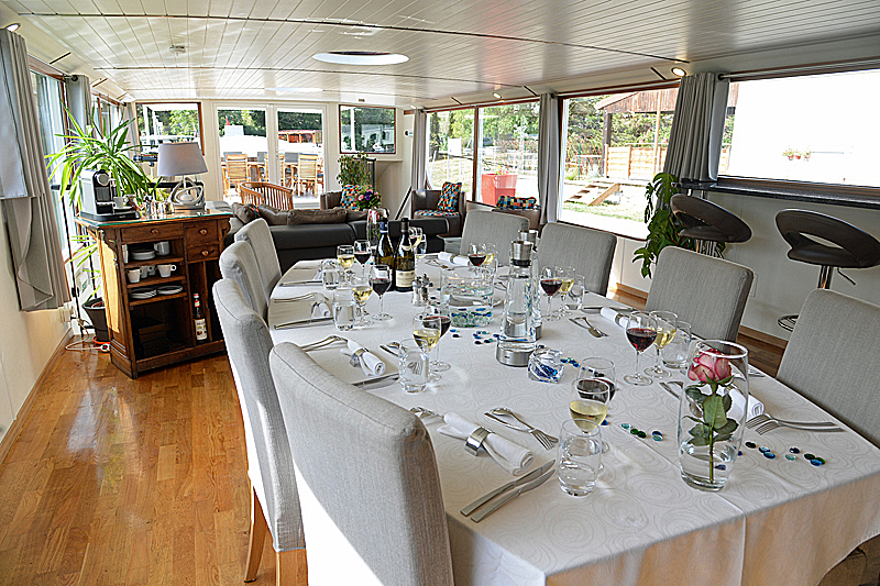Photos : French Hotel Barge Finesse - Dining table
