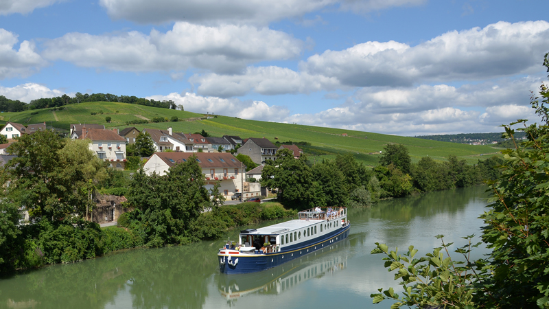 Photos : French Hotel Barge Kir Royale cruising Marne and canal lateral in Champagne France