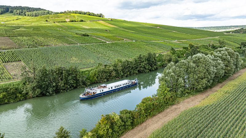 Photos : French Hotel Barge Kir Royale - Cruising through the vineyards in Champagne