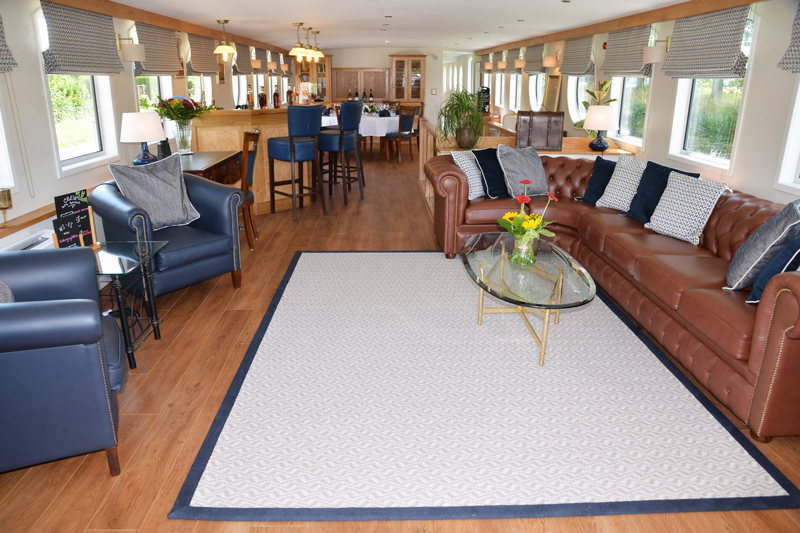 Photos : French Hotel Barge Kir Royale - Saloon overview