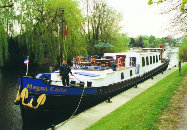 English Barge Magna Carta - Cruising the Royal River Thames England