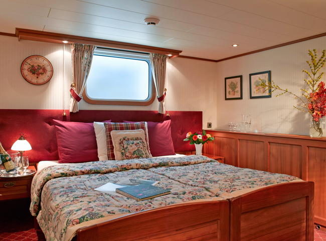 Hotel Barge La Nouvelle Etoile - Cruising France, Holland, Germany & Luxembourg