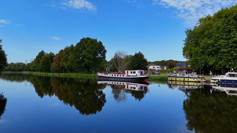 Barge Nymphea moored outside of Barge Nymphea outside of Ch&acirc;teau de Josselin