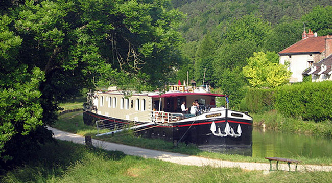 A peaceful mooring - French Barge Prosperite - Cruising Southern Burgundy