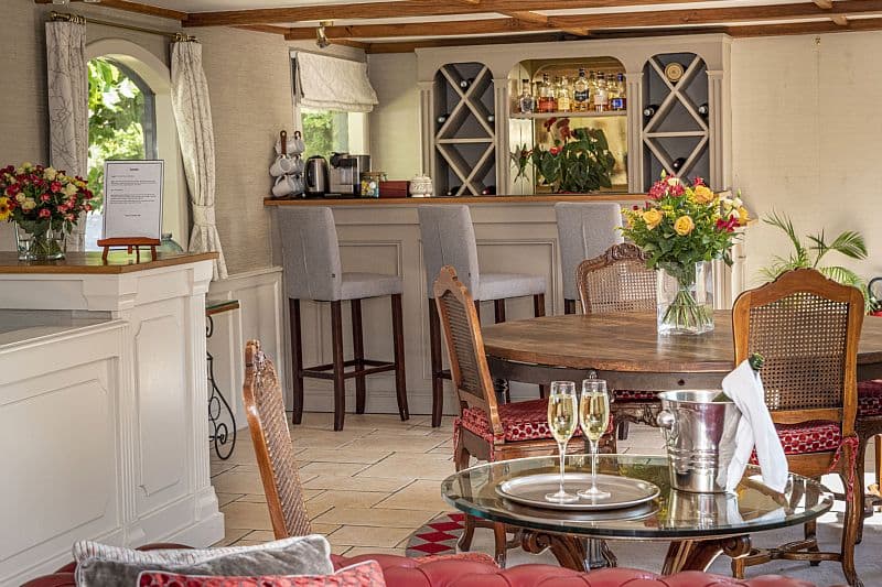 French Barge Renaissance - Dining & Bar - Cruising the Upper Loire and Western Burgundy regions of France