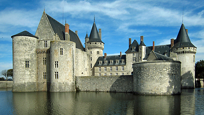 French Barge Renaissance - Chateau Sully sur Loire - Cruising the Upper Loire and Western Burgundy regions of France