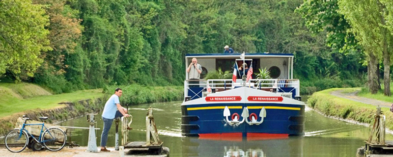 French Barge Renaissance - Cruising the beautiful canals of Upper Loire and Western Burgundy regions of France