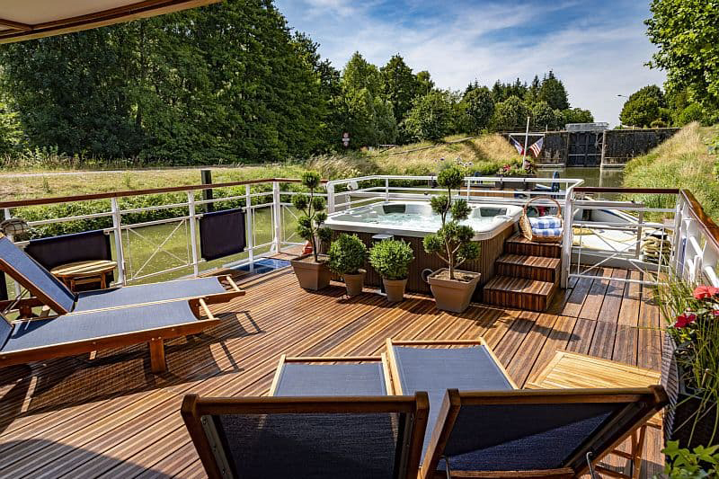 French Barge Renaissance - Sundeck chairs and jacuzzi - Cruising the Upper Loire and Western Burgundy regions of France