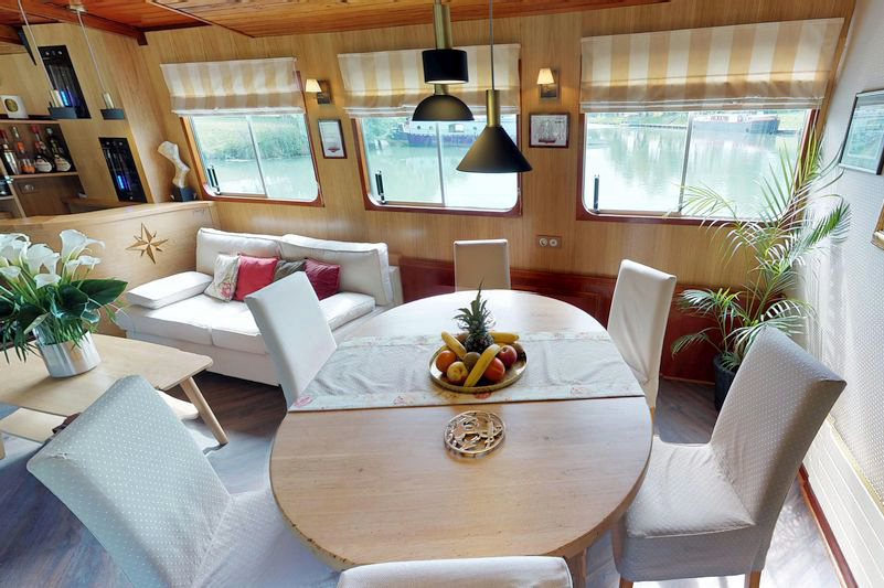 French Barge Rosa - Dining - Cruising Gascony and Bordeaux France