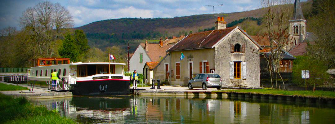 French Barge Savoir Vivre - Cruising Burgundy France