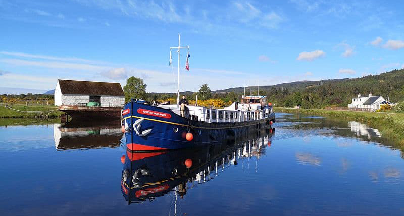 Hotel Barge Scottish Highlander - Cruising Scotland
