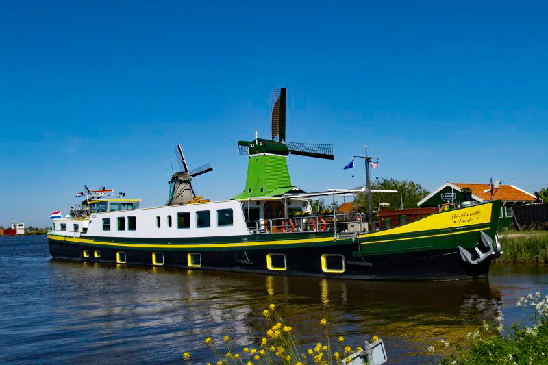 Barge charter cruises blog Barging blog - Barge La Nouvelle Etoile Dutch Tulip Cruise Barging in Holland