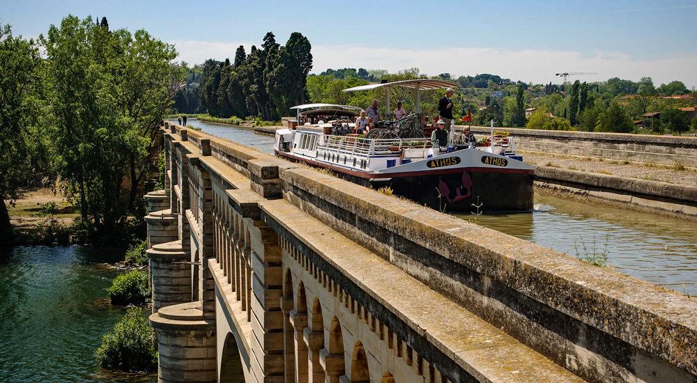 Barge charter cruises blog Barging blog - French Hotel Barge Athos - Orb aqueduct