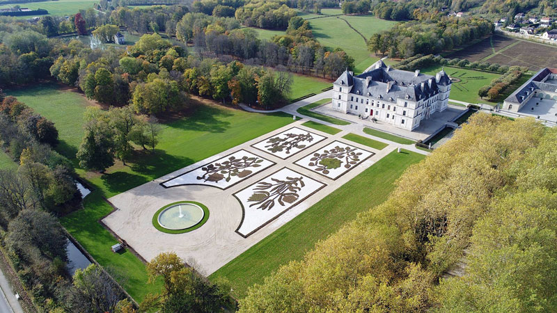 Haunted castles - France Chateau d'Ancy le Franc - Barging in France