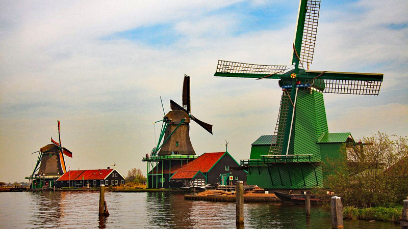 Barging cruise charter blog - Dutch windmills