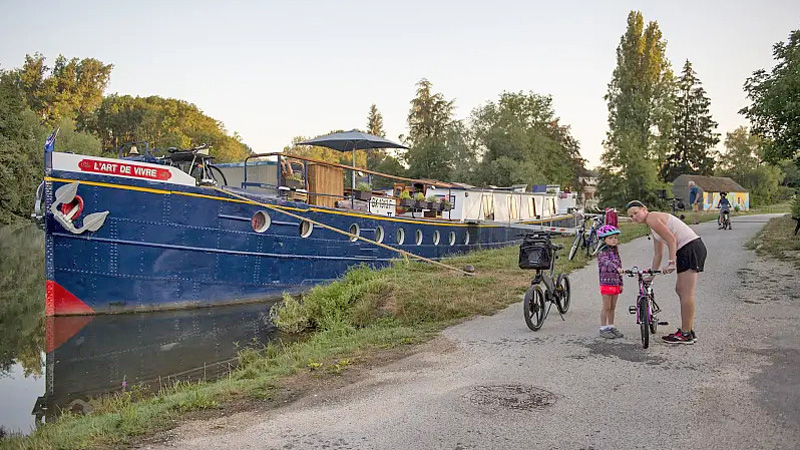 Family barge cruise - Bikes