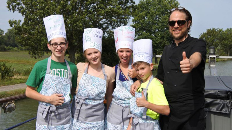 Family barge cruise - Kids enjoy culinary lesson