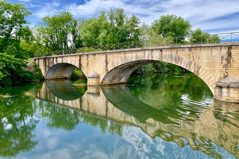 Burgundy canal - Barging in Burgundy France