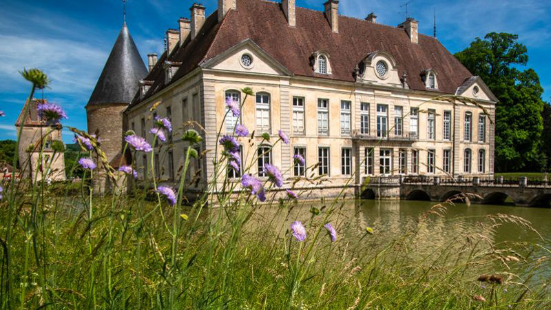 Canal de Bourgogne - Chateau de Commarin