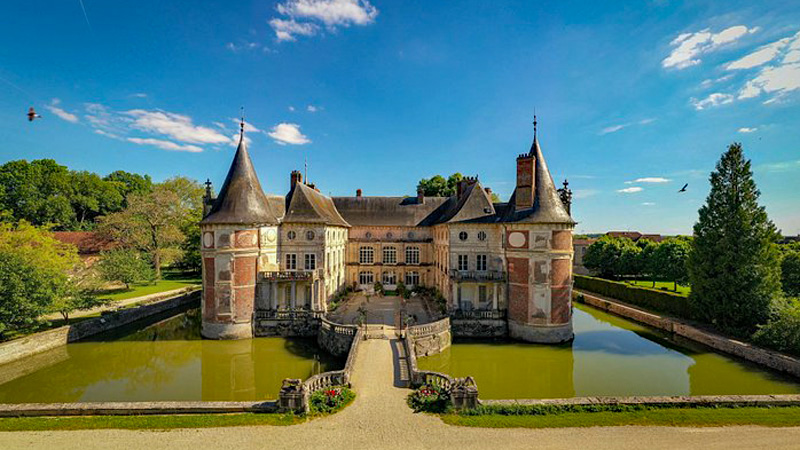 French Hotel Barges - Barging in France - Chateau de la Longecourt - BargeCharters.com