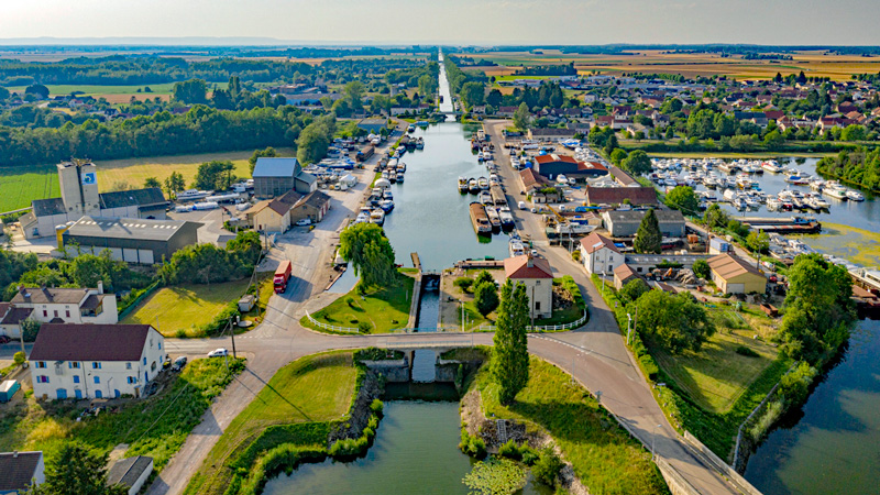 French Hotel Barges - Barging in France - Saint Jean de Losne - BargeCharters.com