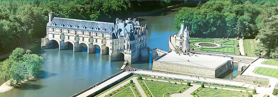 Chateau de Chenonceau french hotel barge NYMPHEA