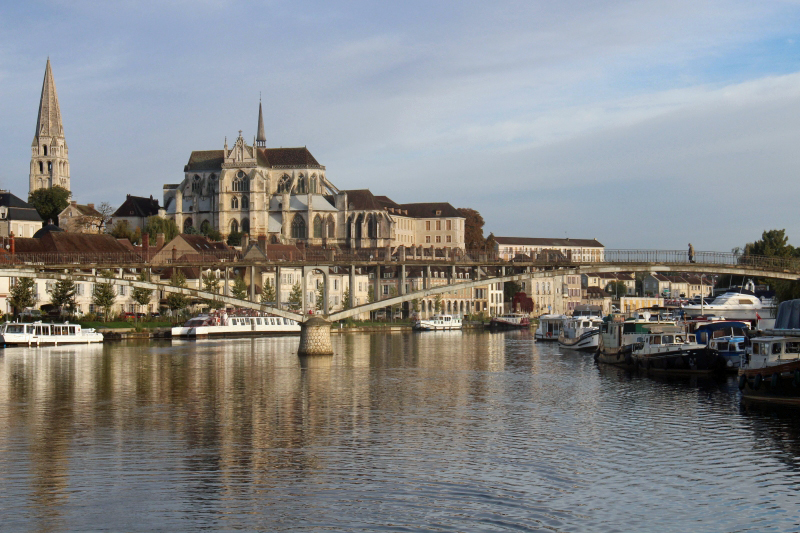 canal du nivernais - Auxerre The Gothic Cathédral St-Étienne