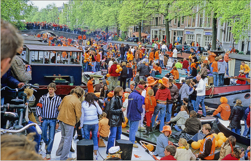Queens day crowd
