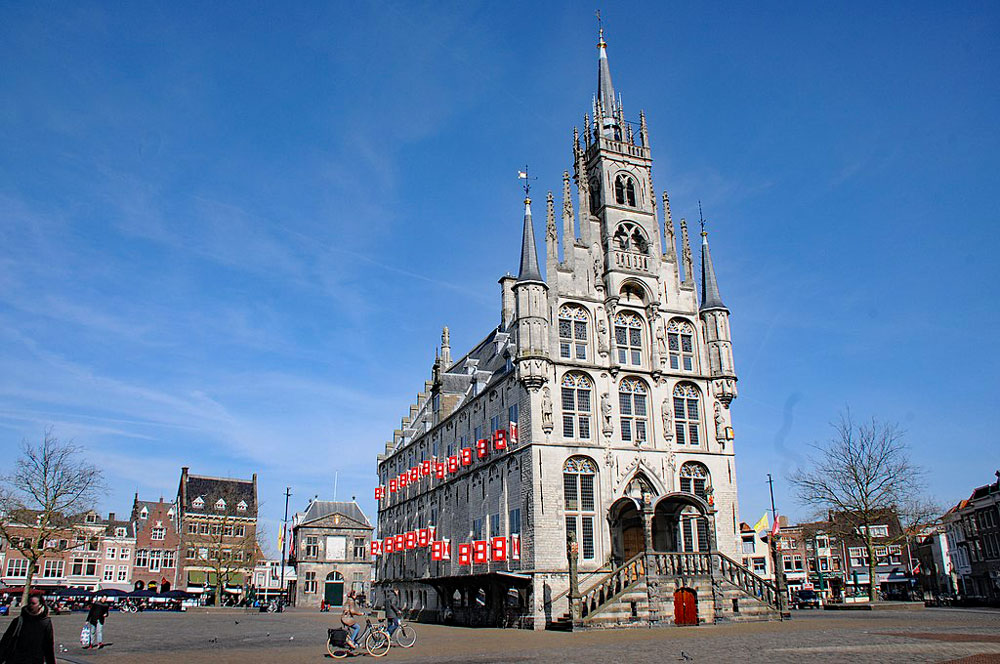 Barging cruise charter blog - Gouda town hall