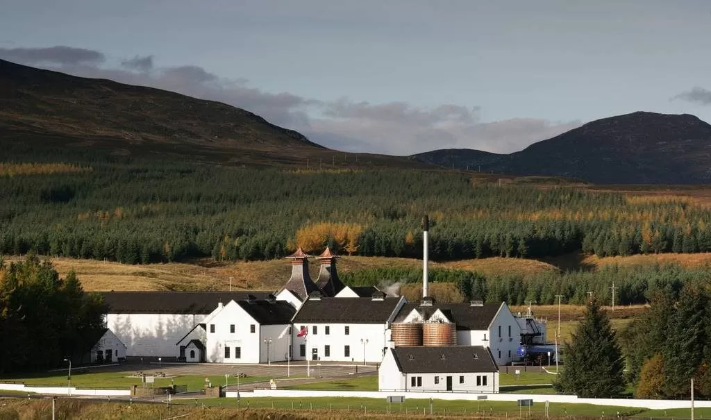 DALWHINNIE DISTILLERY  - Scottish Highland Caledonian Canal Barge Whisky Trail Cruise